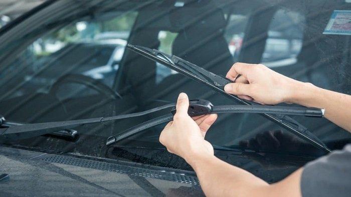 6-cara-merawat-wiper-mobil-dengan-benar-jangan-sampai-muncul-bunyi-berdecit_990a3b8.jpg