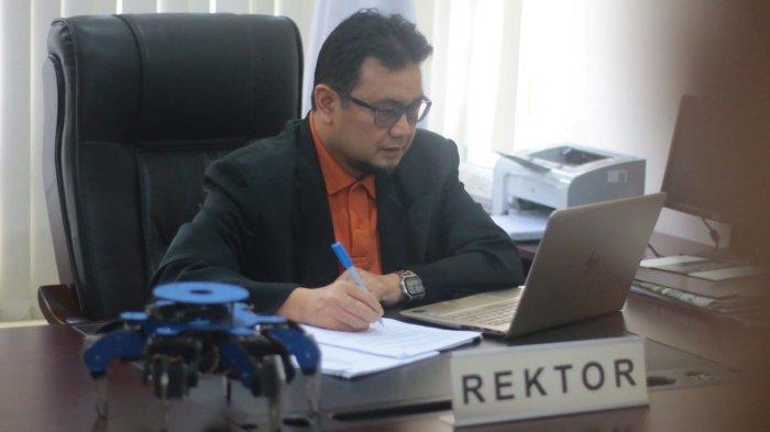 andi-adriansyah-dan-tim-uthm-teliti-penggunaan-isyarat-mata-pada-robot-pelayan_9150559.jpg