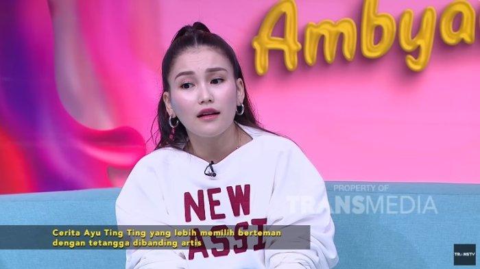 ayu-ting-ting-ungkap-alasan-lebih-pilih-bergaul-dengan-tetangga-daripada-rekan-artis-asyik-aja_6c83326.jpg