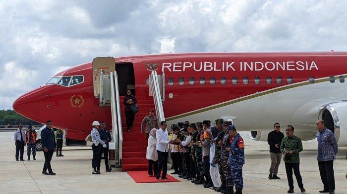 bawa-jokowi-dan-ibu-negara-pesawat-kepresidenan-indonesia-1-mendarat-perdana-di-bandara-ikn_3667691.jpg