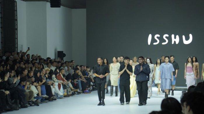 desain-futuristik-dan-eksentrik-pukau-pengunjung-ajang-mode-tahunan-jakarta-fashion-week-2025_a7df4ed.jpg