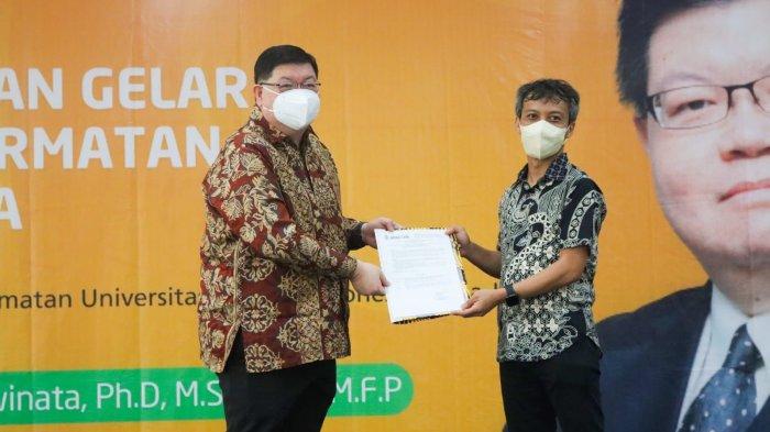 dr-raymond-rubianto-raih-gelar-profesor-kehormatan-bioteknologi-farmasi-dari-unika-atma-jaya_52347f2.jpg