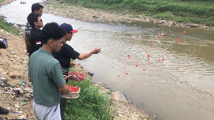 dua-tersangka-pembawa-senjata-tajam-di-kasus-temuan-7-jasad-di-kali-bekasi-masih-proses-penyidikan_1d92ef5.jpg