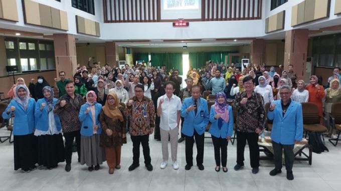 dukung-gerakan-indonesia-sehat-perusahaan-jamu-ini-gelar-seminar-pemanfaatan-obat-herbal-di-uns_ac17825.jpg