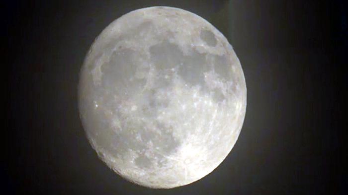 mengenal-fenomena-full-moon-ketika-seluruh-permukaan-bulan-yang-diterangi-cahaya-terlihat-dari-bumi_e13f504.jpg