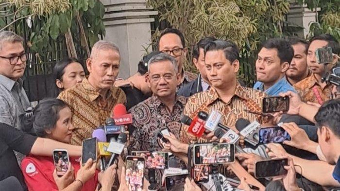 merapat-ke-kediaman-prabowo-thomas-djiwandono-bilang-posisi-wamenkeu-akan-diisi-3-orang_eabe713.jpg