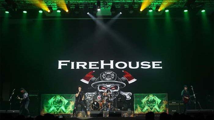 nostalgia-indah-firehouse-bawa-getaran-kenangan-lagu-i-live-my-life-for-you-di-jakarta_ea304be.jpg