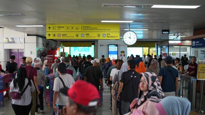 pengguna-lrt-jabodebek-naik-73-persen-saat-penerapan-tarif-rp1-mencapai-61-166-penumpang_5e6d62f.jpg