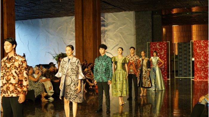 peringati-hari-batik-nasional-fashion-show-berbatik-digelar-di-the-meru-sanur_eae5033.jpg