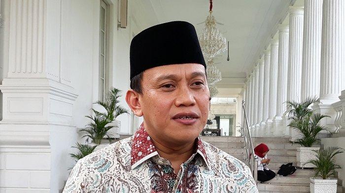 profil-abdul-kadir-karding-menteri-perlindungan-pekerja-migran-di-kabinet-prabowo-gibran_8b55663.jpg