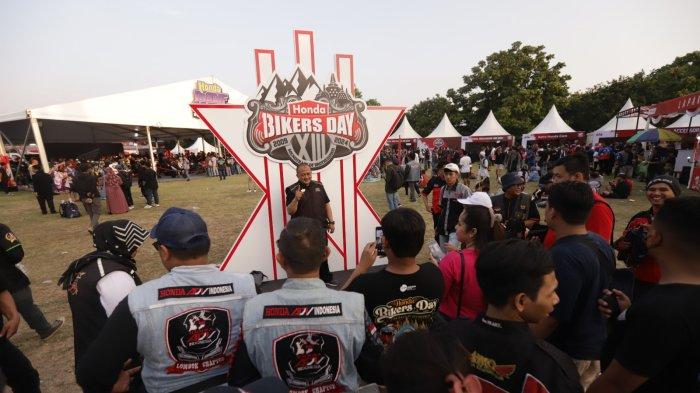 puluhan-ribu-bikers-padati-honda-bikers-day-2024-di-dodiklatpur-kodam-iv-diponegoro-klaten_b14ea58.jpg