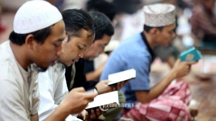 teks-khutbah-jumat-18-oktober-2024-mempersiapkan-bekal-hidup-di-masa-depan_40a4613.jpg