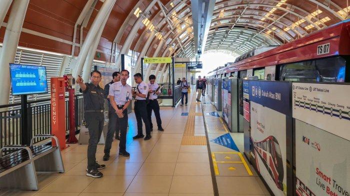 tinjau-stasiun-dukuh-atas-bni-dirut-kai-tegaskan-pentingnya-inovasi-di-setiap-layanan-transportasi_be65109.jpg