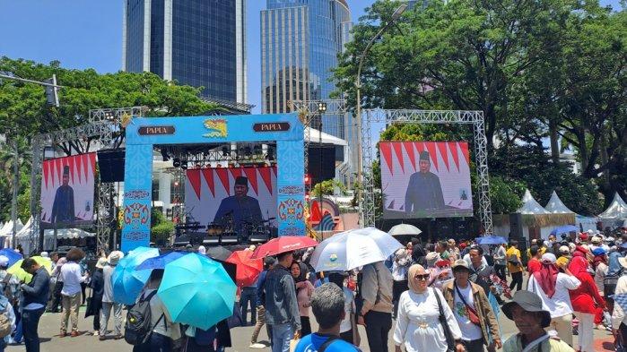 warga-di-area-patung-kuda-jakarta-rela-berpanas-panasan-lihat-prosesi-pelantikan-dan-pidato-prabowo_3dd09c9.jpg