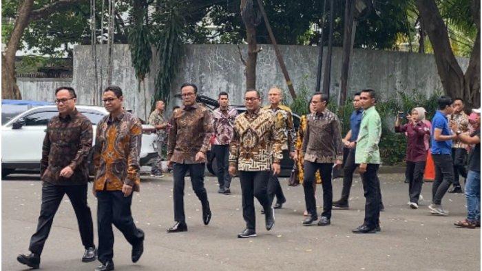 daftar-16-nama-calon-wamen-dan-kepala-badan-ke-rumah-prabowo-fahri-hamzah-hingga-orang-dekat-gibran_c2adf6d.jpg