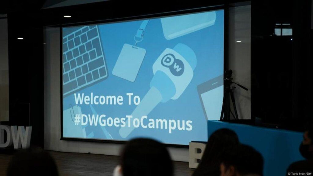 dw-goes-to-campus-2024-bersama-lawan-disinformasi_c50e51e.jpg