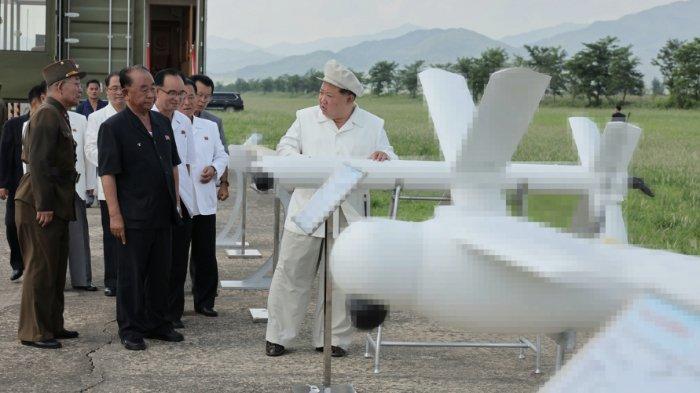 gertak-barat-kim-jong-un-beri-titah-militer-korut-untuk-genjot-produksi-drone-bunuh-diri_d169f68.jpg