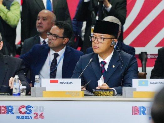 indonesia-minat-jadi-anggota-blok-ekonomi-brics-bareng-rusia-dan-china-begini-alasan-menlu-sugiono_b478b52.jpg