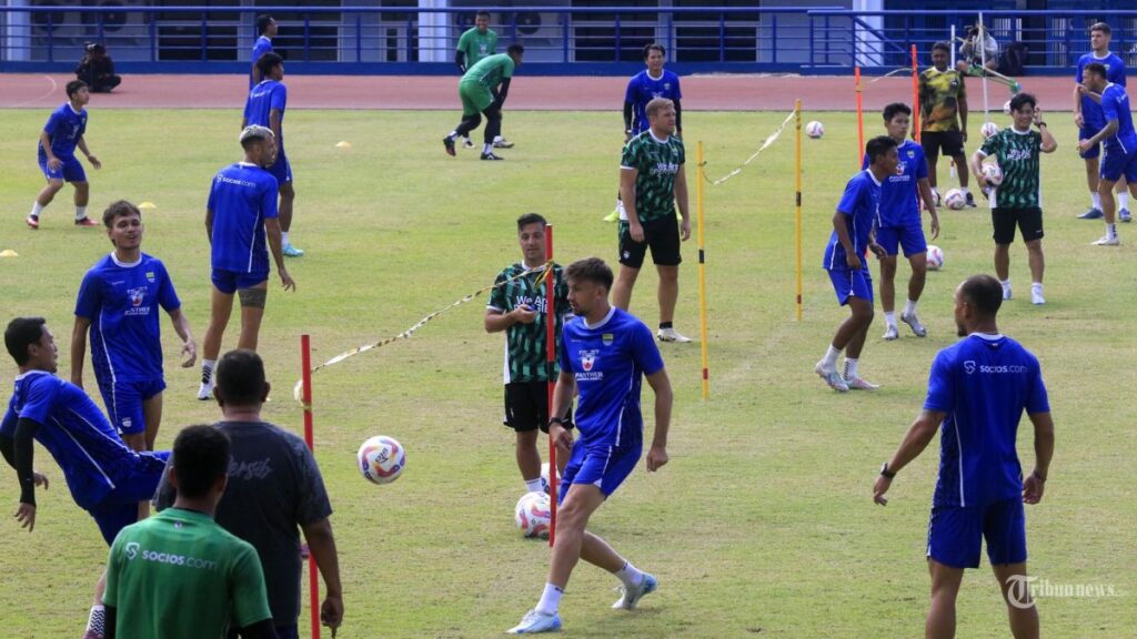 lion-city-sailors-vs-persib-kemenangan-jadi-harga-mati-bagi-maung-bandung-di-liga-champions-asia-2_da6116c.jpg