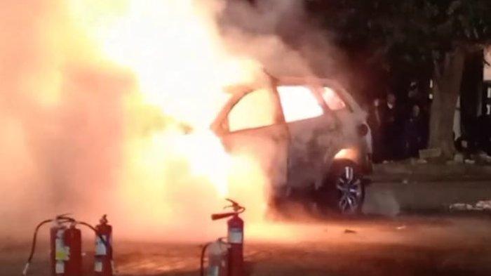 mazda-cx-9-hangus-terbakar-di-area-parkir-ice-bsd-tangerang_0eb27f6.jpg