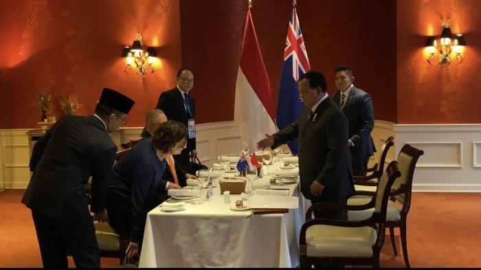 menlu-sugiono-bantu-tarik-kursi-penasihat-pm-australia-saat-bilateral-meeting-prabowo-sikap-tegap_d0601a6.jpg