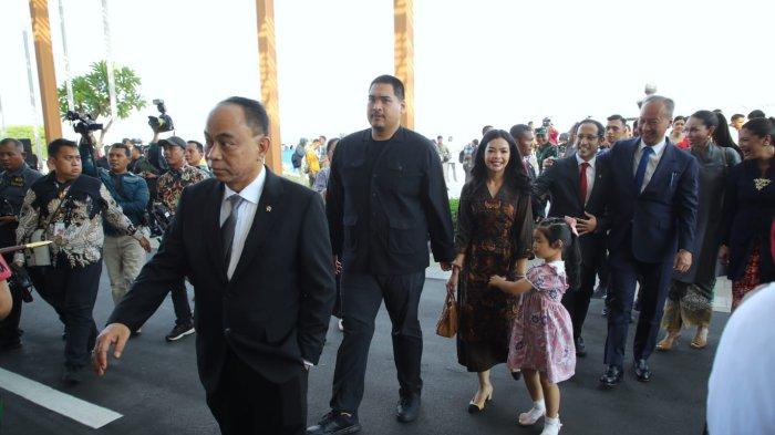 menpora-dito-ikut-melepas-kepulangan-presiden-jokowi-ke-solo_915d347.jpg