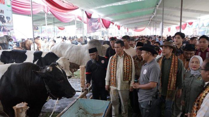 mentan-amran-respons-cepat-keluhan-peternak-lampung-soal-harga-daging-sapi_8266b58.jpg