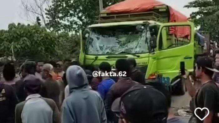 polisi-sopir-truk-tanah-yang-tabrak-bocah-hingga-diamuk-massa-di-tangerang-susah-diatur_f9bc858.jpg