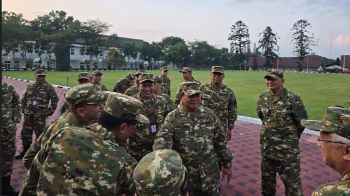 prabowo-tegaskan-pembekalan-di-akmil-bukan-latihan-kemiliteran-para-menteri-dibangunkan-jam-04-00_9326873.jpg