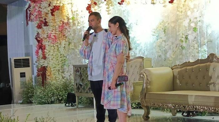 raffi-ahmad-dan-nagita-gelar-syukuran-10-tahun-pernikahan-buat-panggung-hingga-makan-bareng-warga_7d6e160.jpg