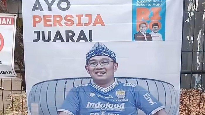 spanduk-dukung-persija-pakai-jersey-persib-ridwan-kamil-jangan-jualan-politik-identitas_54f51c1.jpg