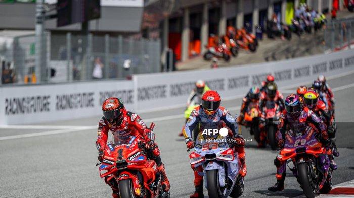 33-poin-menuju-sayonara-juara-dunia-motogp-2024-mm93-kenang-battle-rossi-vs-lorenzo-9-tahun-silam_9221d1f.jpg