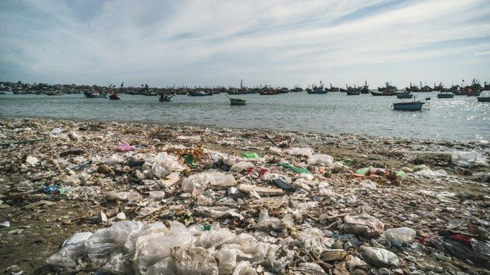 ahli-polimer-sampah-plastik-yang-dihasilkan-industri-bisa-datangkan-risiko-kesehatan_17a987a.jpg