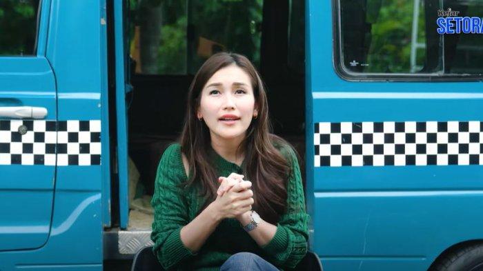 ayu-ting-ting-keluhkan-kemacetan-di-jakarta-dan-depok-berangkat-dan-pulang-kerja-bisa-berjam-jam_3478ad0.jpg