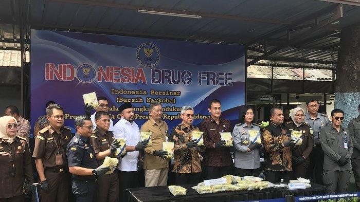 bnn-musnahkan-barang-bukti-20-kilogram-sabu-dari-2-kasus-pengedar-jaringan-lintas-provinsi_654c00e.jpg