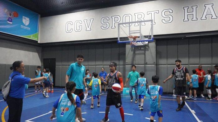 coaching-clinic-tim-basket-harlem-globetrotters-ke-anak-anak-indonesia-fokus-teknik-dasar-kesehatan_c6c656f.jpg