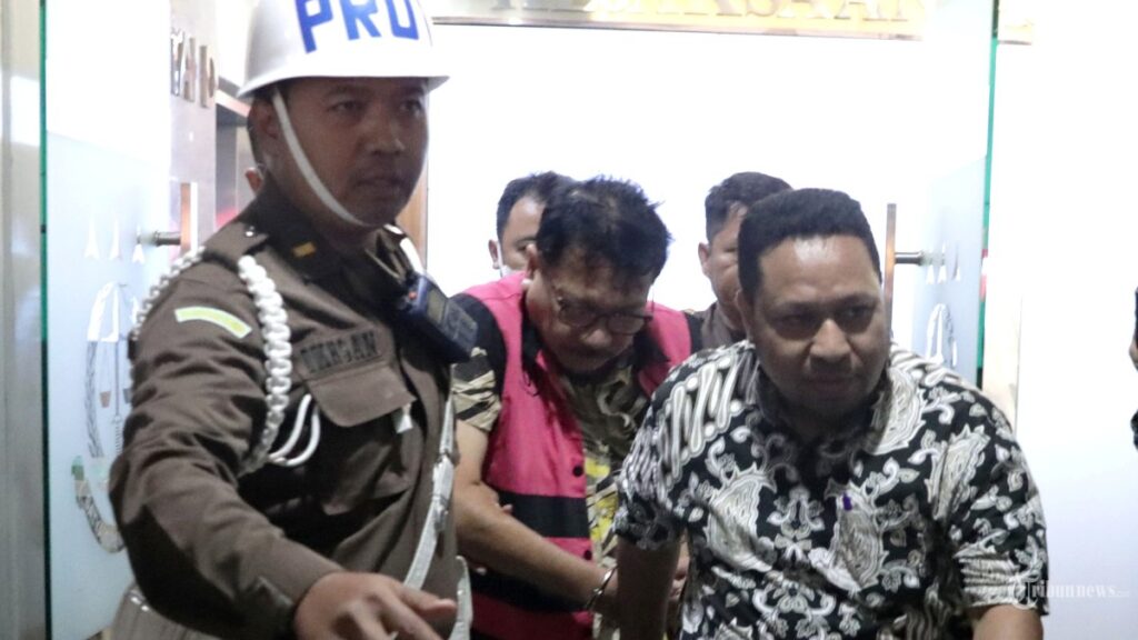 eks-pejabat-ma-zarof-ricar-dan-pengacara-ronald-tannur-berupaya-suap-hakim-kasasi-rp-5-miliar_b9e92c5.jpg