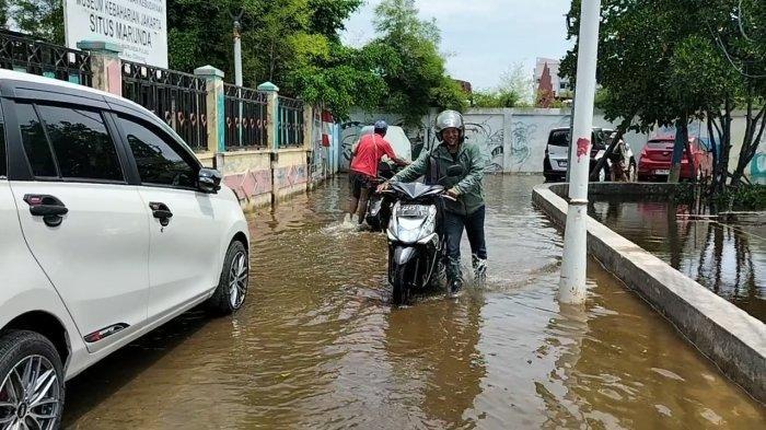 enam-rt-dan-satu-ruas-jalan-di-jakarta-utara-terendam-banjir-rob_7a86835.jpg