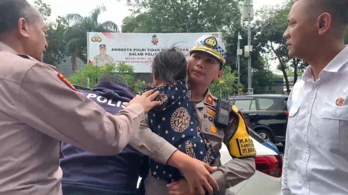 fakta-baru-penyanderaan-bocah-di-pos-polisi-pejaten-berawal-dari-ibu-korban-tak-pinjami-uang_63f5eda.jpg