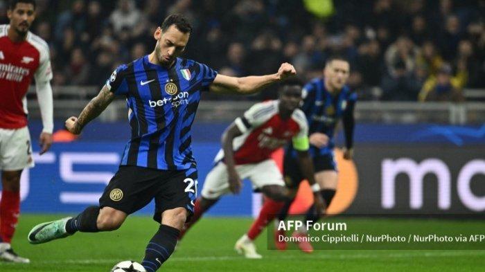 hakan-calhanoglu-minta-maaf-gagal-eksekusi-penalti-inter-milan-ditahan-imbang-1-1-oleh-napoli_a750d58.jpg