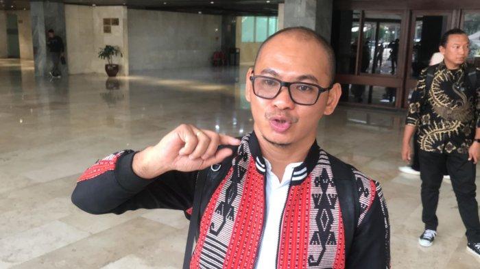 ipda-rudy-soik-kenakan-jaket-tenun-ntt-saat-rdp-dengan-dpr-ri-ini-maknanya_366d800.jpg