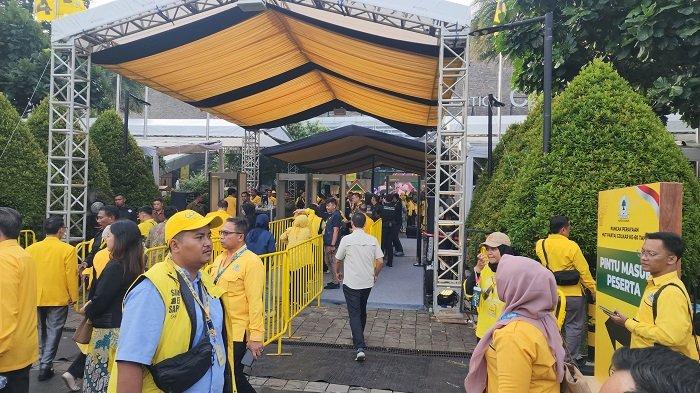 jelang-perayaan-puncak-hut-partai-golkar-kader-mulai-kuningkan-sicc-bogor_2a0398e.jpg