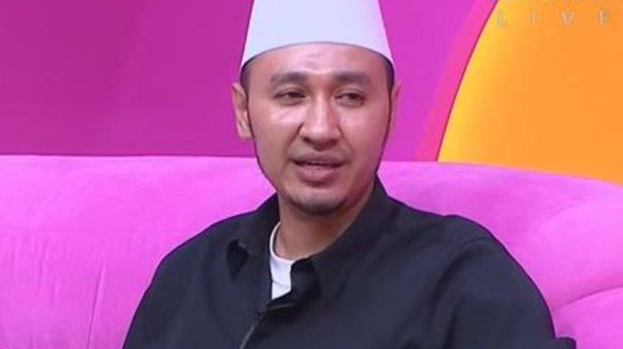 kartika-putri-pilih-bercadar-di-puncak-karier-habib-usman-akui-keputusan-istrinya-bukan-hal-mudah_680a8a6.jpg