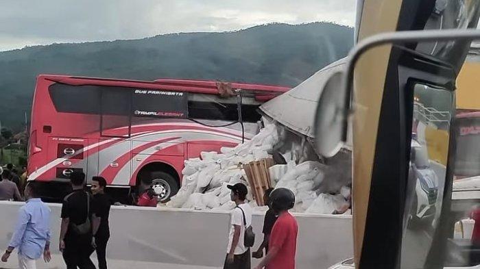 kecelakaan-maut-bus-di-tol-pandaan-evakuasi-sopir-bus-po-tirto-agung-dramatis-badan-terjepit-kabin_52e5401.jpg