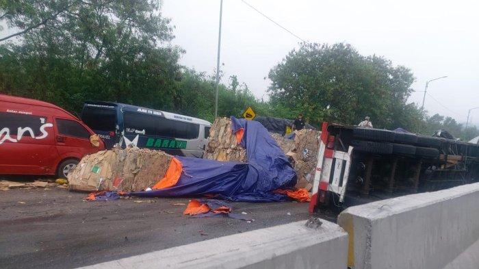 kecelakaan-maut-tol-cipularang-km-92-dpr-usul-pengaturan-waktu-kerja-pengemudi-truk_17f826d.jpg