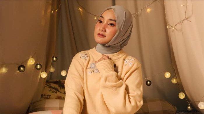 lagu-baru-fatin-shidqia-kita-sama-sama-tau-rilis-hari-ini-ada-emosi-cinta-tanpa-status_d7011a8.jpg