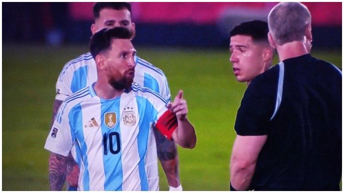 lionel-messi-murka-caci-maki-dari-la-pulga-untuk-wasit-paraguay-vs-argentina_c07be63.jpg