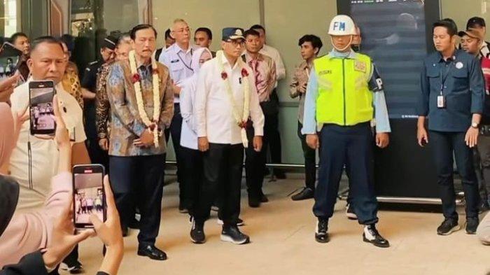 luhut-dan-budi-karya-sumadi-resmikan-bandara-dhoho-kediri-dan-ground-breaking-akses-tol_4b9fa0f.jpg