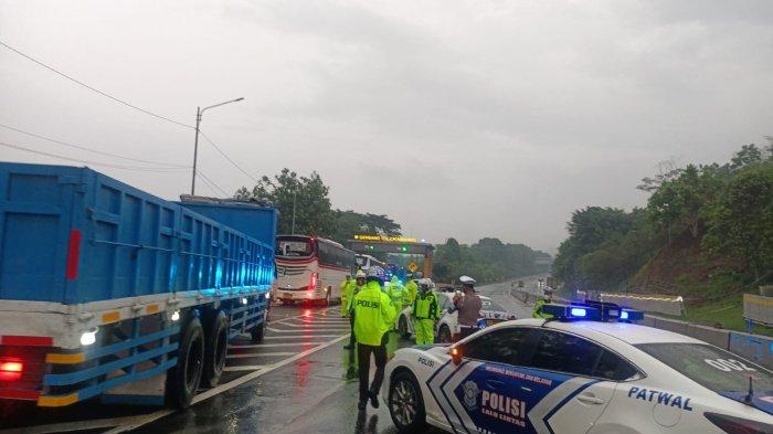 pagi-ini-polisi-olah-tkp-kecelakaan-maut-tol-cipularang-km-92-lalu-lintas-dialihkan_f9cc50a.jpg