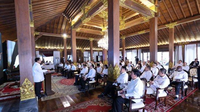 prabowo-subianto-rampung-kumpulkan-calon-anggota-kabinet-bahas-isu-geopolitik-hingga-ekonomi_3b62fab.jpg